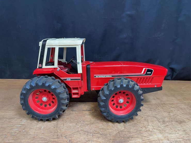 1/16-ih-3588-first-edition-ertl-image-11