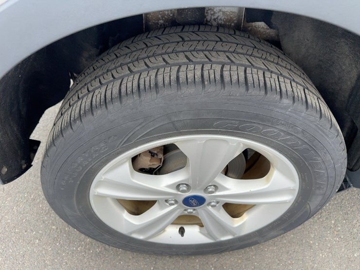 2016-ford-escape-se-image-9