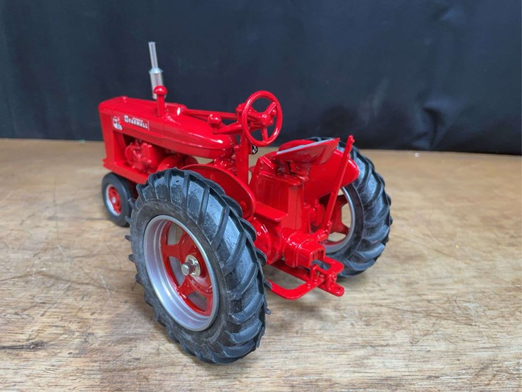 1/16-farmall-super-md-ta-2007-ontario-nib-sm-image-4