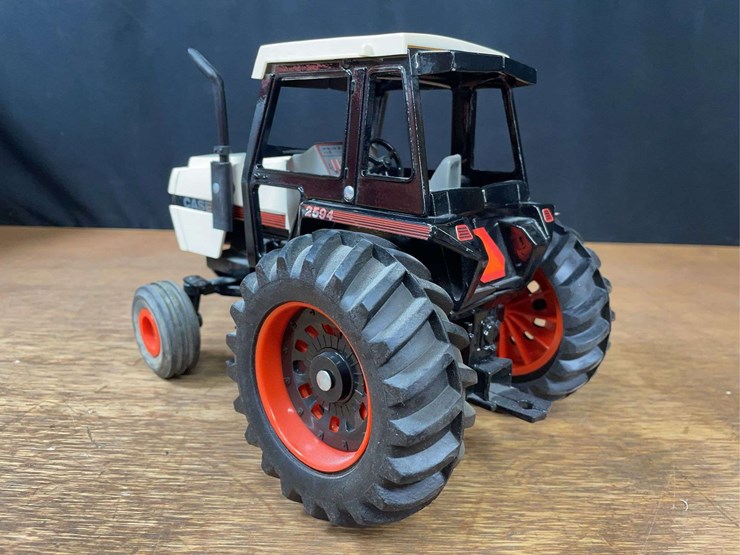 1/16-case-2594-collector-ertl-image-4