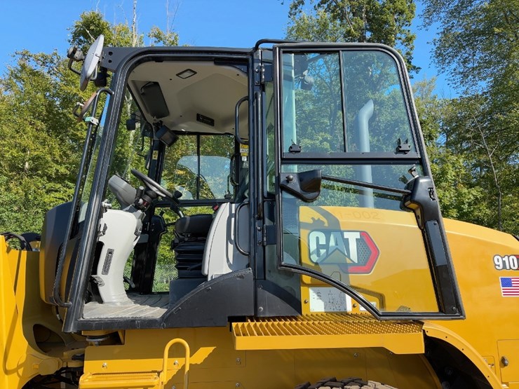 2022-caterpillar-910-image-21