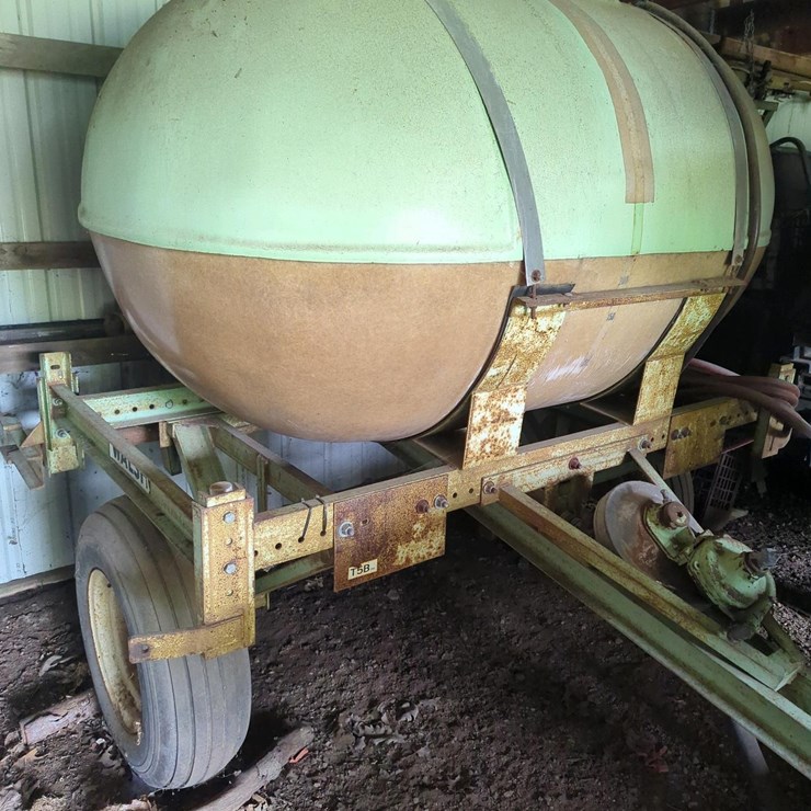 T5B Sprayer Tank & Booms, Used as a Water Tank