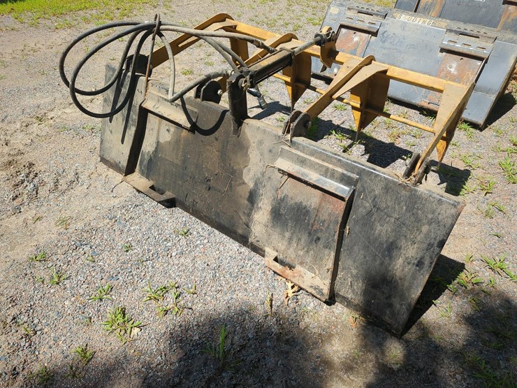 grapple-bucket-skid-steer-attachment-6'-image-3