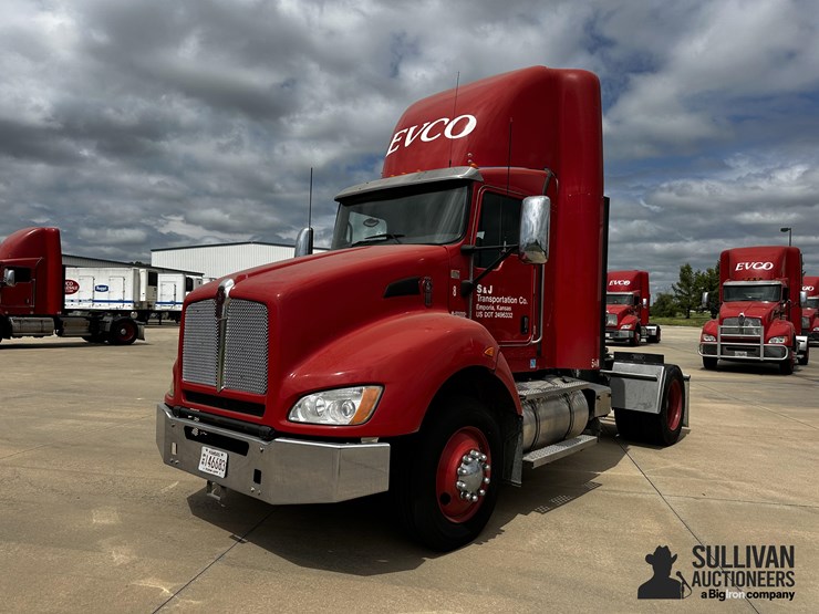 2012-kenworth-t440-image-1