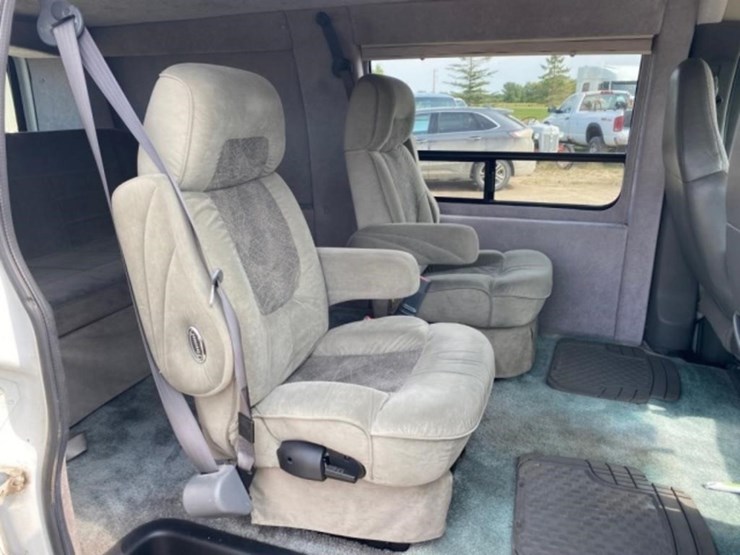 2004-chevy-express-van,-waldoch-crafts-edition,-image-19