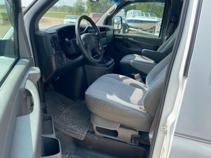 2004-chevy-express-van,-waldoch-crafts-edition,-image-34