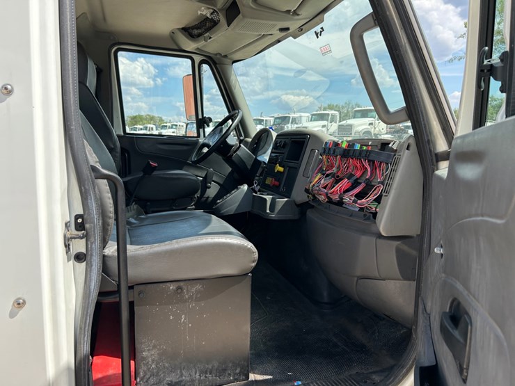 2016-international-durastar-4400-image-8