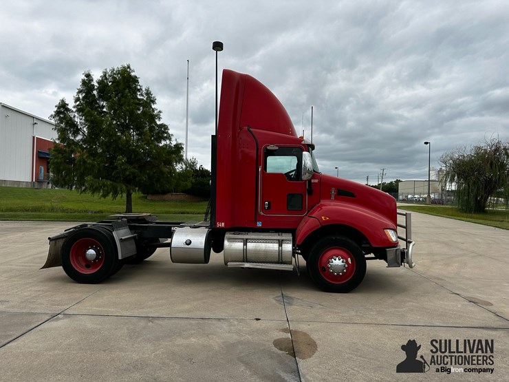 2012-kenworth-t440-image-4