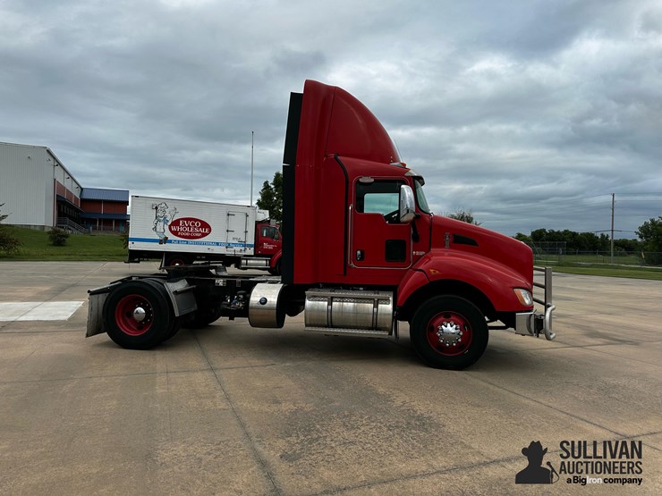 2016-kenworth-t440-image-4