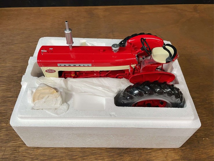 1/16-farmall-460-precision-nib-ertl-image-3