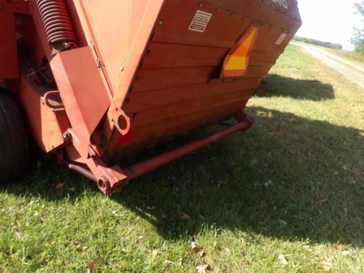 new-holland-852-image-12