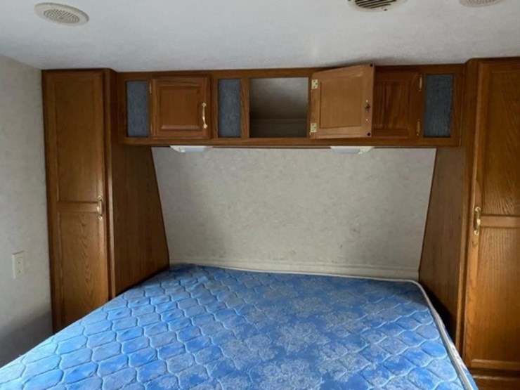 1999-prowler-ls-27-5j-5th-wheel-camper,tandem-axle-image-40