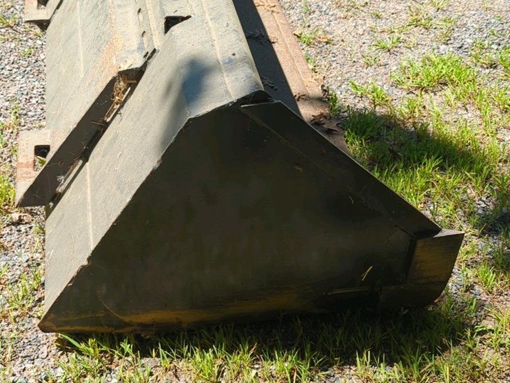 70"-bucket-skid-steer-attachment-image-5