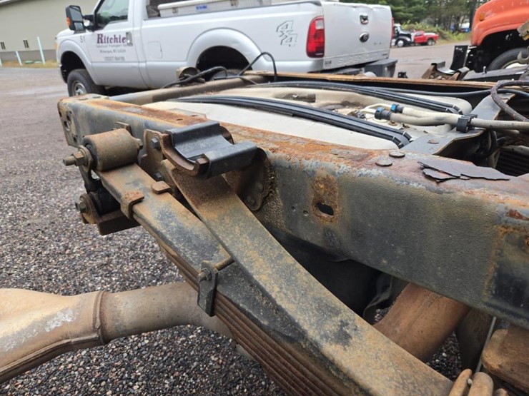 2010-ford-f550-image-33