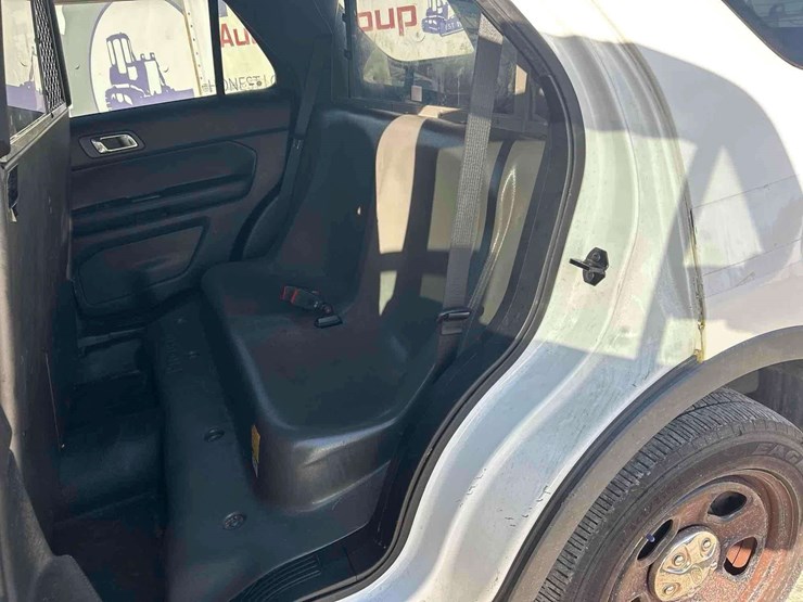 2016-ford-explorer-image-17