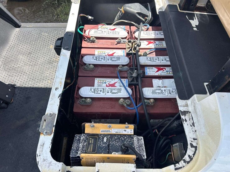 e-z-go-freedom-txt-electric-cart-image-6