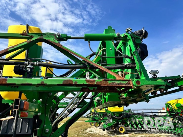 2018-john-deere-r4038-image-93
