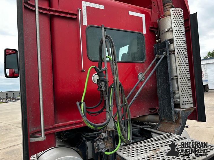 2010-kenworth-t800-image-13
