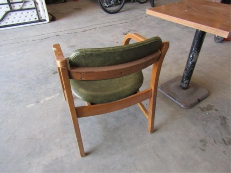 24x24x29.5-bar-table-&-retro-chair-image-4