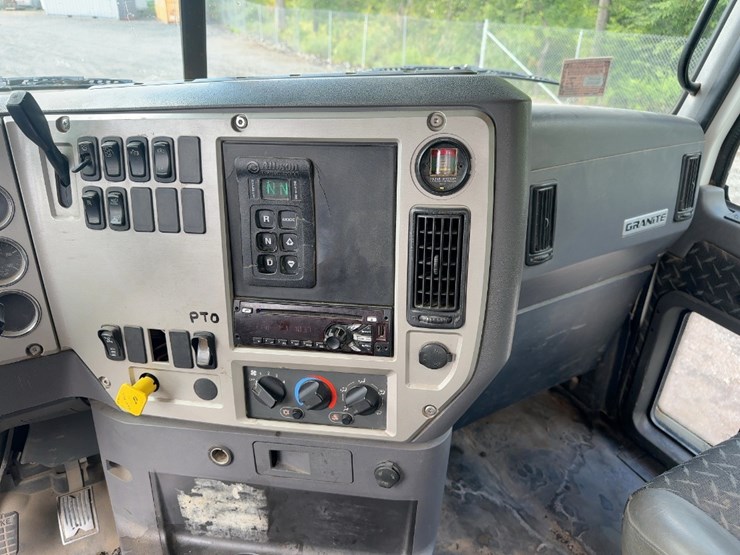 2017-mack-granite-gu713-image-35