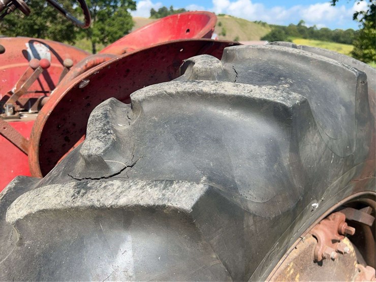 massey-ferguson-444-image-44