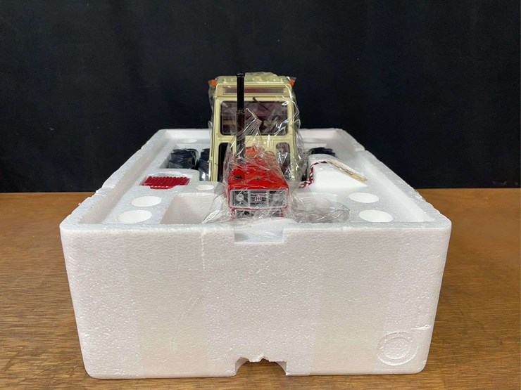 1/16-ih-1466-precision-nib-ertl-image-6