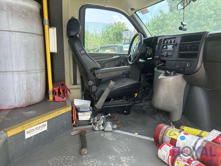 2015-chevrolet-express-4500-image-30