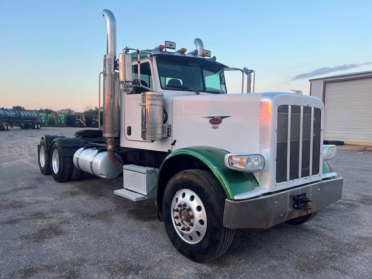2012-peterbilt-388-image-1