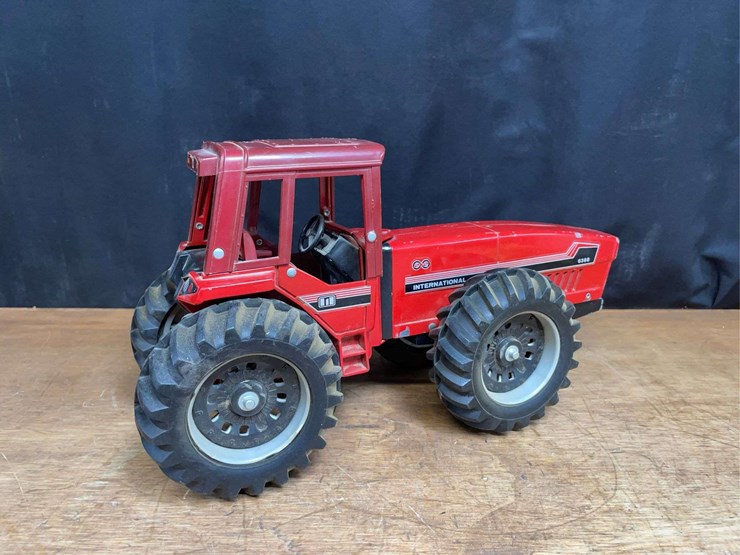 1/16-ih-6388-ertl-image-6