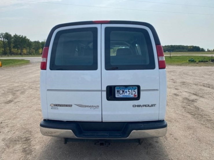 2004-chevy-express-van,-waldoch-crafts-edition,-image-9