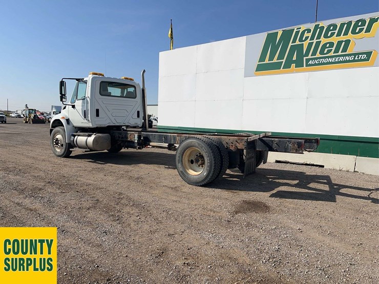 2016-international-durastar-4400-image-3