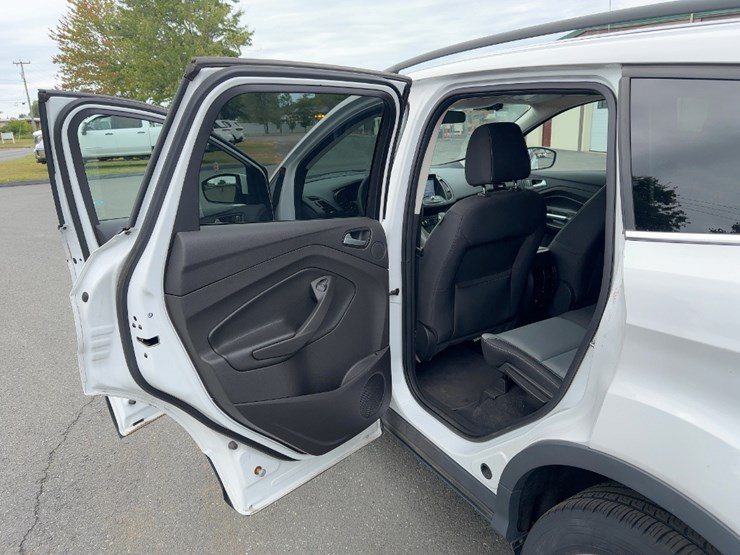 2016-ford-escape-se-image-14