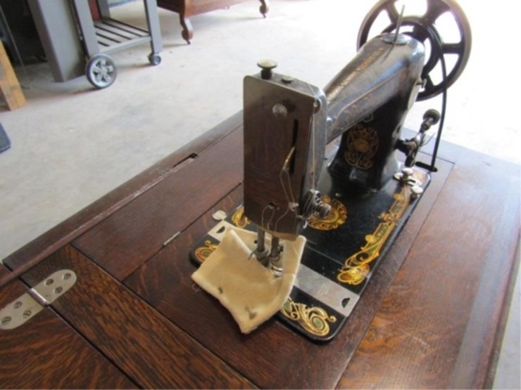 illionois-sewing-machine-co.-new-royal-a-sewing-image-7