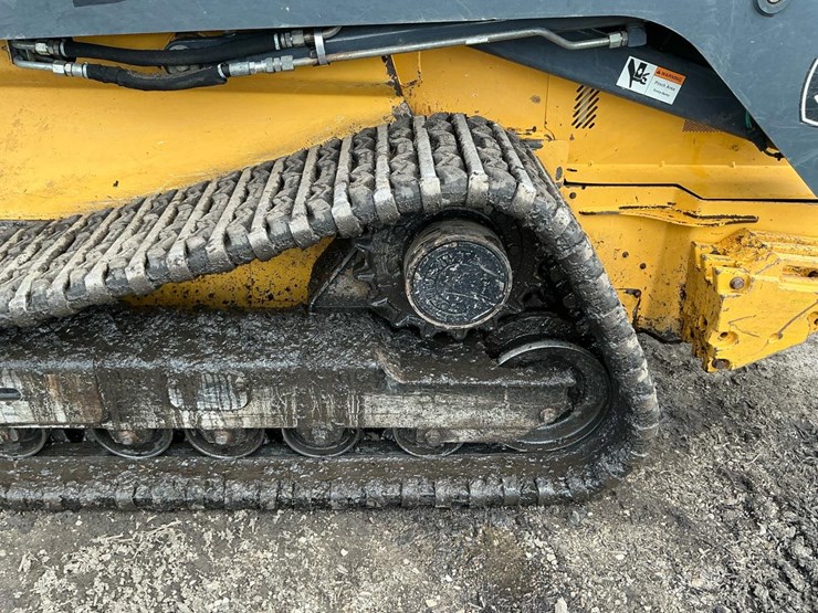 2014-deere-333e-image-26