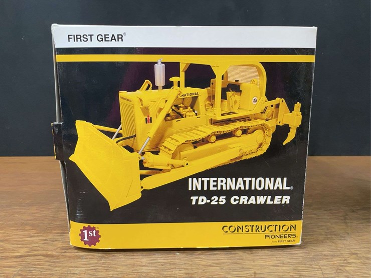 1/25-ih-td-25-crawler-nib-1st-gear-image-14