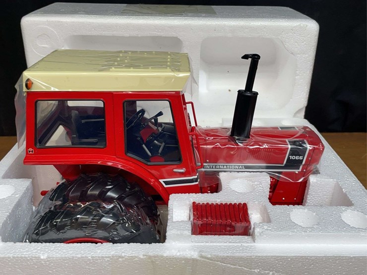 1/16-ih-1066-2006-ttt-nib-ertl-image-5