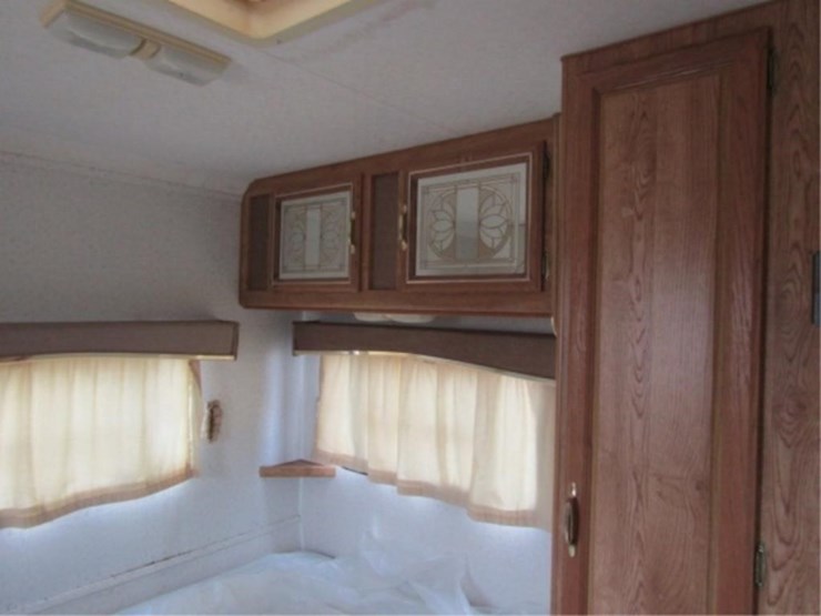 1992-layton-model-2000,bumper-pull-camper,2-doors-image-21