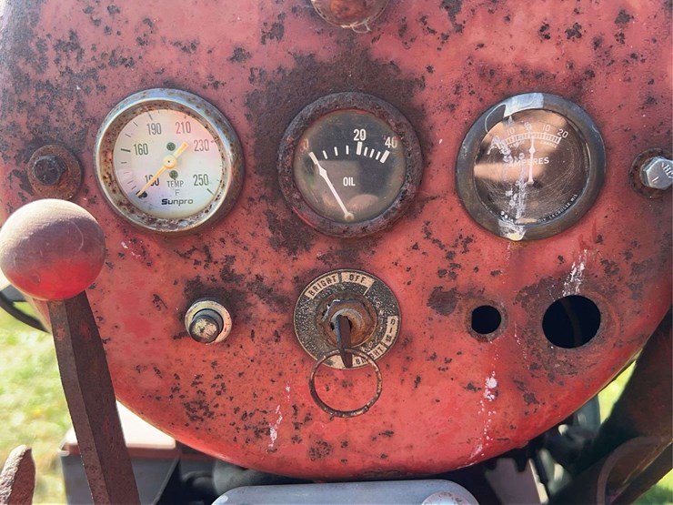 massey-ferguson-444-image-42