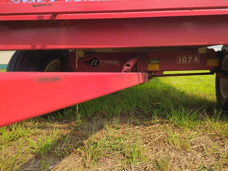 ez-trail-kicker-rack-&-1074-running-gear-18'-long-x-8'10"-wide-
(like-new)-stored-inside-image-5