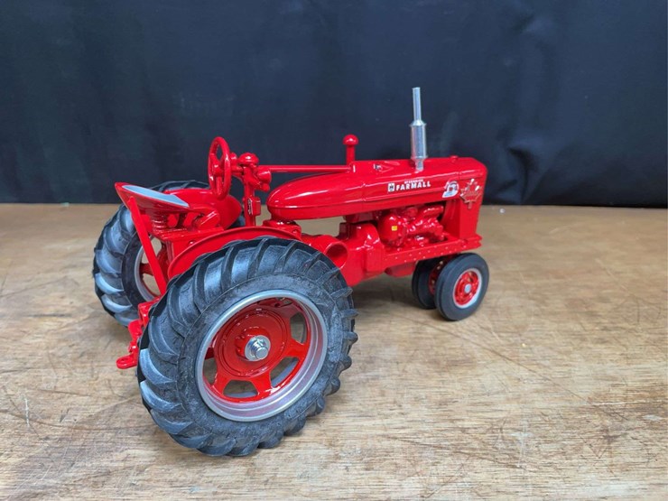 1/16-farmall-super-md-ta-2007-ontario-nib-sm-image-7