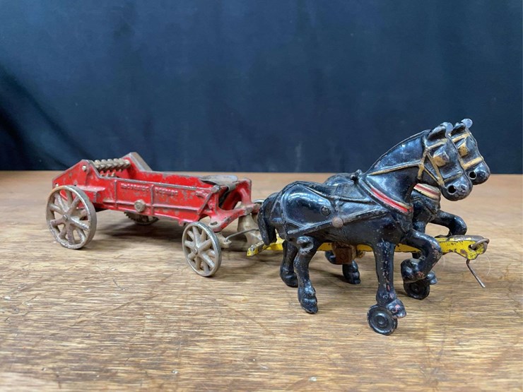 1/16-mccormick-deering-spreader-arcade-image-8