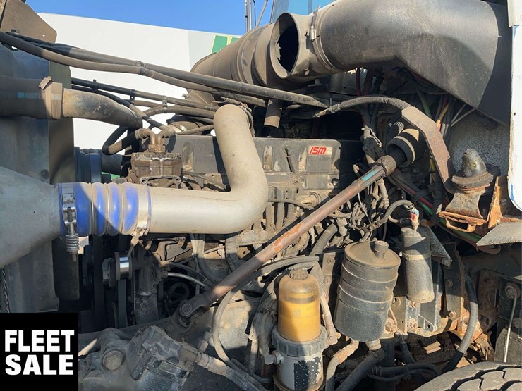 2005-freightliner-fld112-image-25