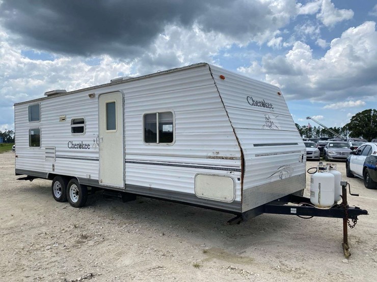 2004-cherokee-lite-28a-30ft-t/a-travel-trailer-image-2