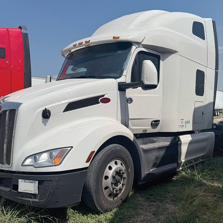 2023 PETERBILT 579