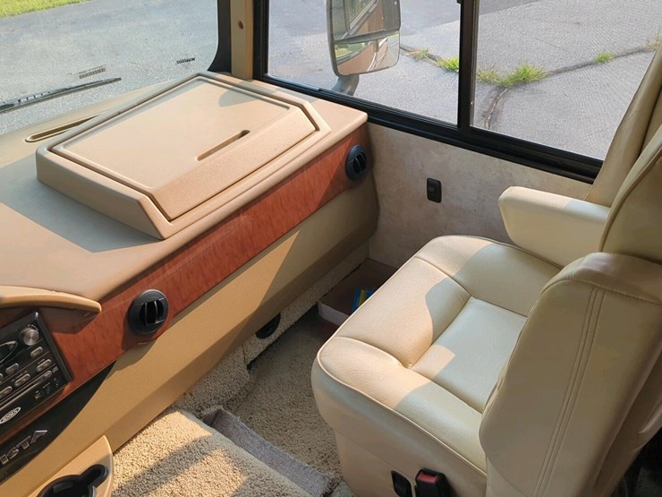 2012-winnebago-vista-class-a-motorhome,-2-slide-outs,-ford-v10-engine-image-14