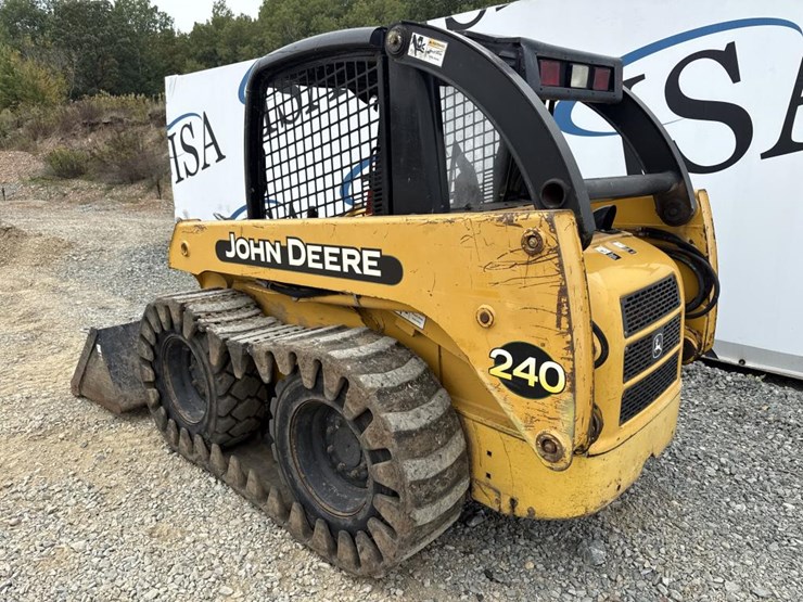 deere-240-image-3