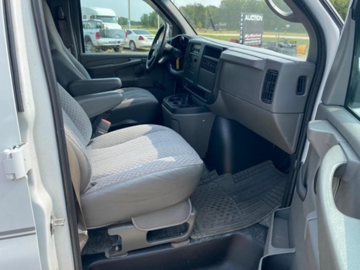 2004-chevy-express-van,-waldoch-crafts-edition,-image-45