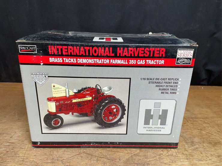 1/16-farmall-350-demonstrator-nib-sc-image-5