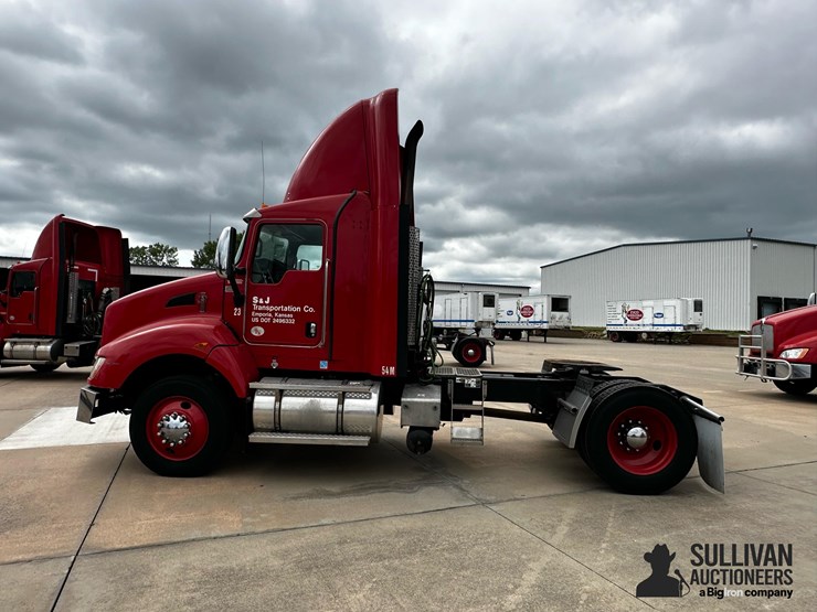 2013-kenworth-t440-image-8