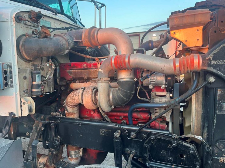 2012-peterbilt-388-image-10